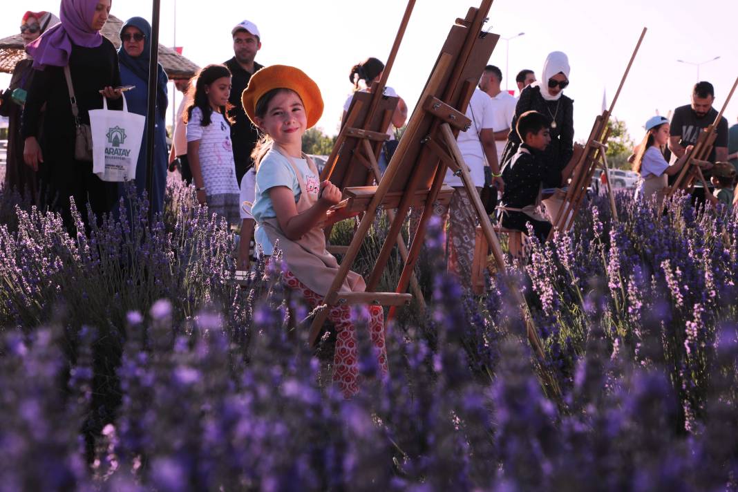 Karatay’ın mor denizi tüm dünyayı peşinden sürükledi! Görmeyen kalmadı 16